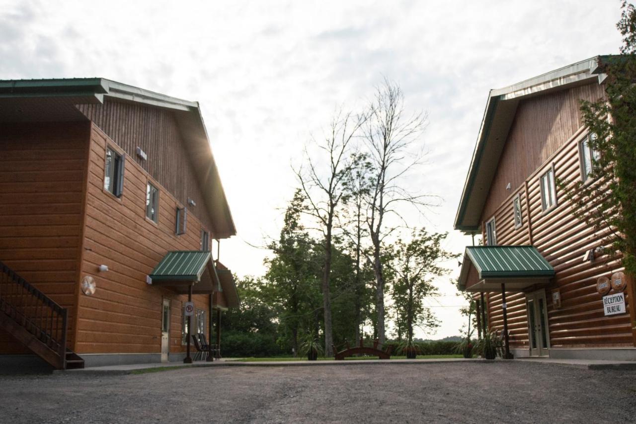 Chalets Et Spa Lac Saint-Jean Chambord Exterior foto