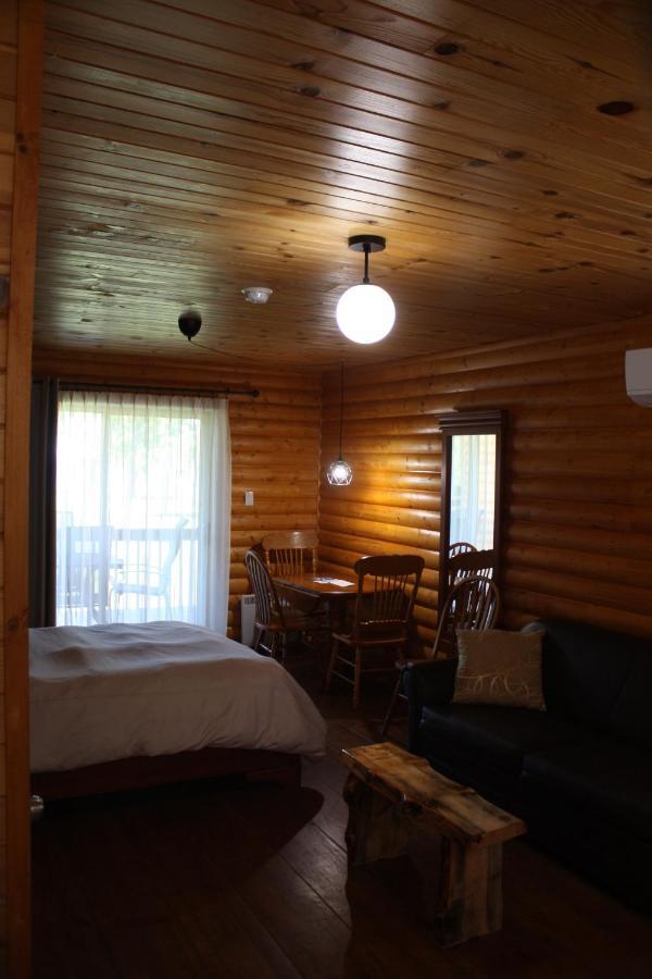 Chalets Et Spa Lac Saint-Jean Chambord Exterior foto