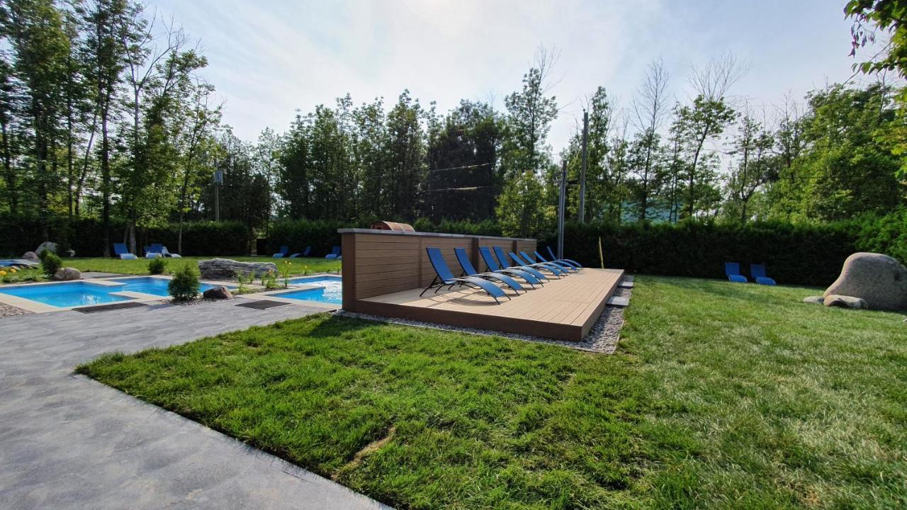 Chalets Et Spa Lac Saint-Jean Chambord Exterior foto