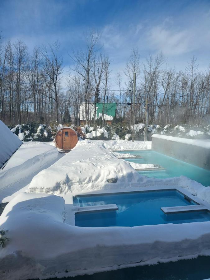 Chalets Et Spa Lac Saint-Jean Chambord Exterior foto